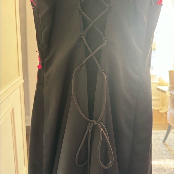 NIKI LAVIS BLACK GOWN WITH PINK FLORAL EMBROIDERY SIZE 6 - Picture 4 of 8